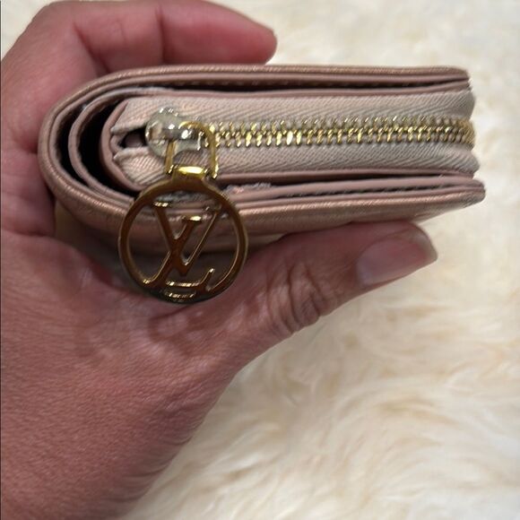 Louis Vuitton Lou Coussin Wallet Pink Lambskin Monogram Authentic Gold Hardware - Picture 11 of 16